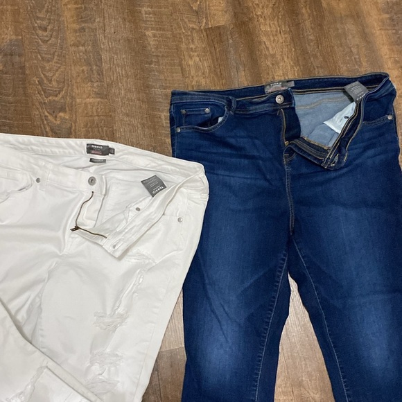 Lot of 2pair of TORRID  jeans white/crop boyfriend blue/crop midfit super skinny - Picture 11 of 16